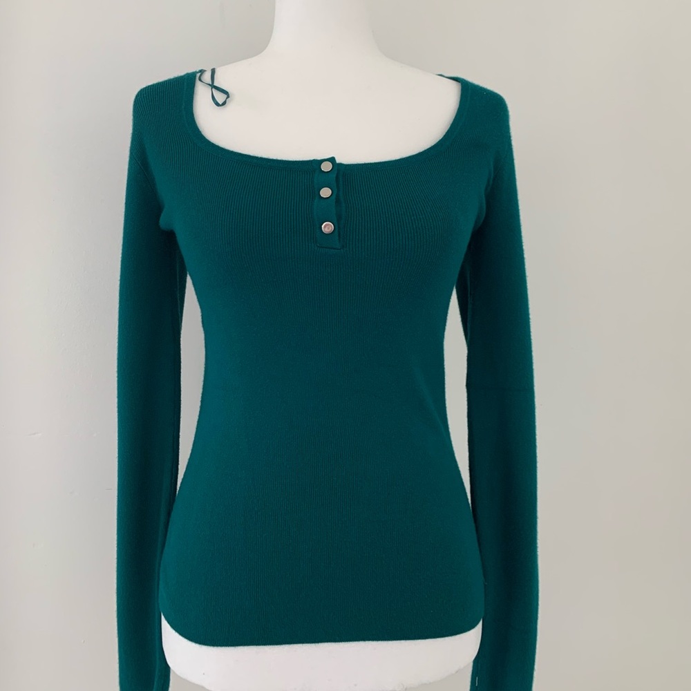 Jennifer Lopez Square Neck pullover